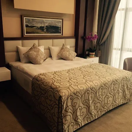 Vivaldi Park 4*